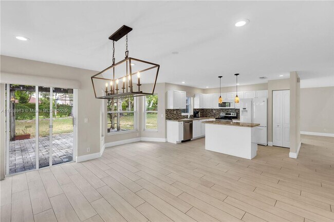 Building Photo - 10766 Crescendo Cir