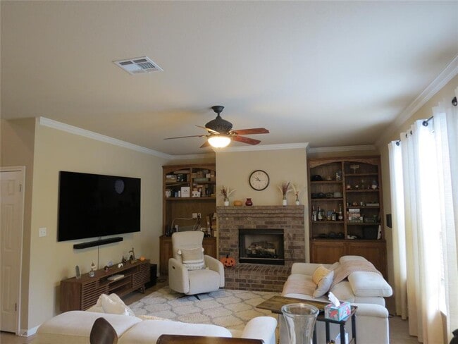 Building Photo - 402 Las Colinas Dr