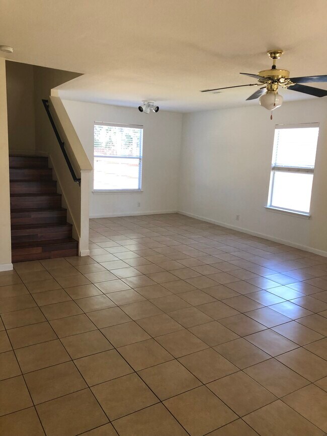 Primary Photo - 1444 Kenneys Way