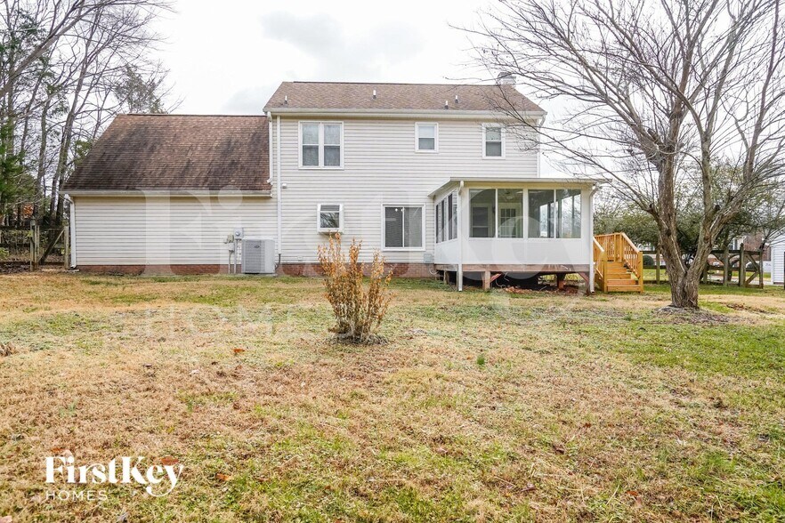 Building Photo - 6350 River Crest Dr