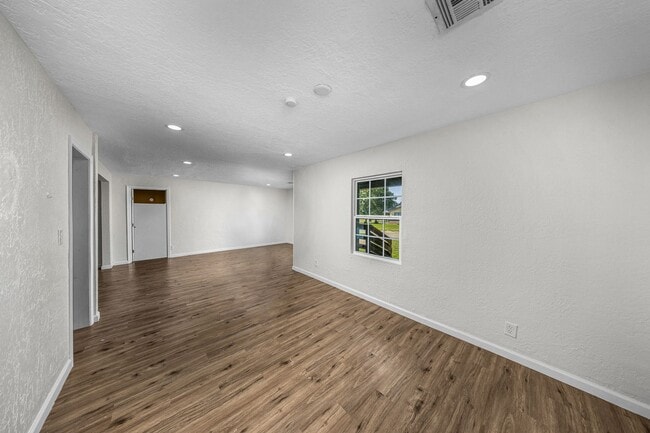 Building Photo - Remodeled Kitchen