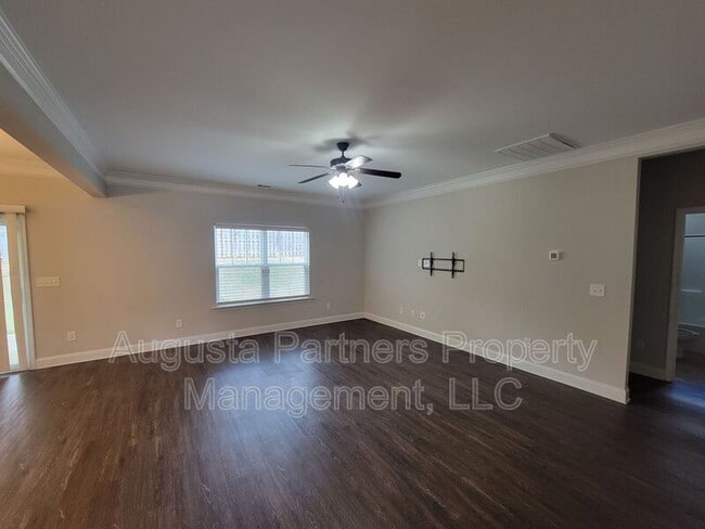 Building Photo - 257 Tulip Dr