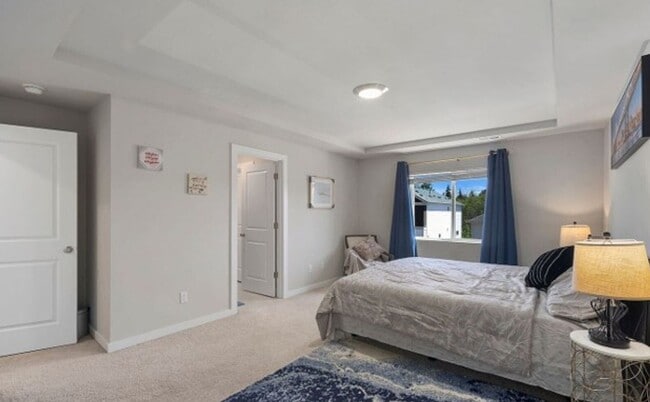 Building Photo - Modern 4-Bed Home in Northshore School District with A/C