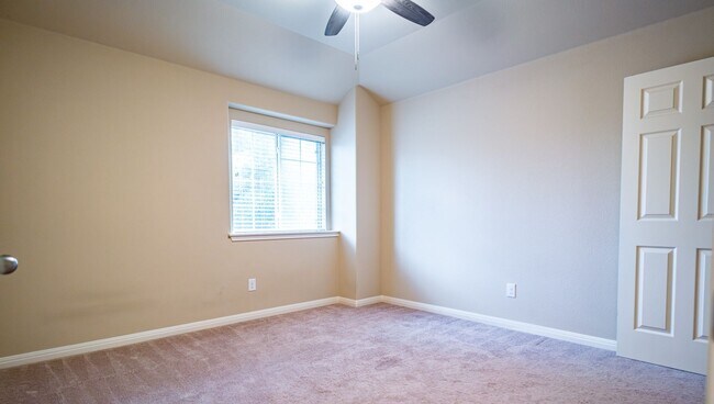 Building Photo - 2301 Giddens Dr