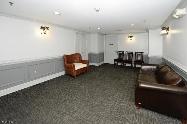 Building Photo - 318 54th St