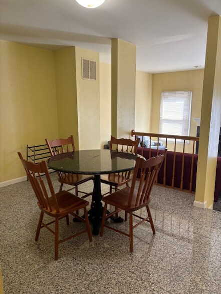 Building Photo - 211 Roundhouse Ct