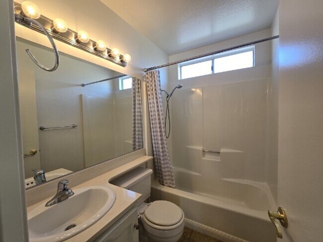 Building Photo - Peacock Hills, 55+ Community - Home in Peacock Hills - Oceanside