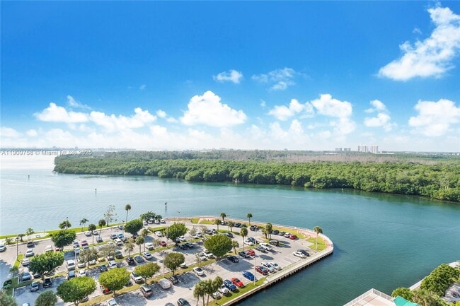 Building Photo - 400 Kings Point Dr