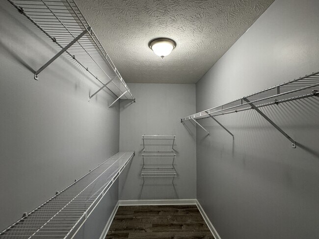 Building Photo - 103 Pinewood Dr