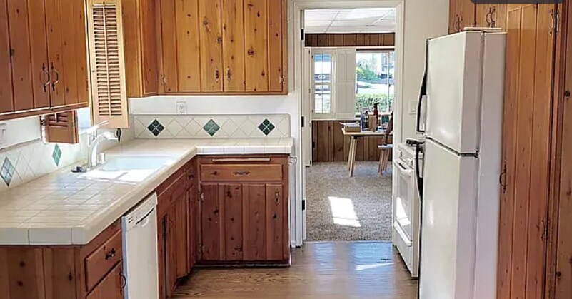 Building Photo - 855 Cornish Dr