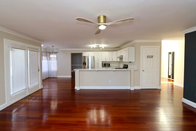 Building Photo - 2969 Columbia Dr