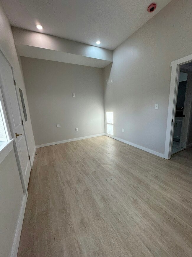 Building Photo - 2416 N Charles St