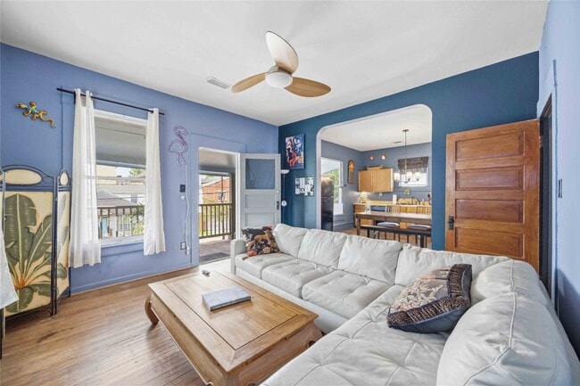 Building Photo - 405 W Drew St