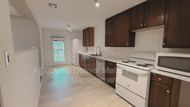 Building Photo - 273 S 13th Ave