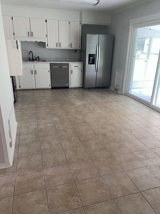 Building Photo - "Charming 3-Bed, 2-Bath Home at 109 Calhoun Ave: Your Serene Retreat in Pendleton!"