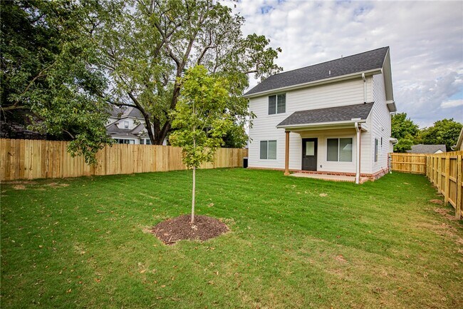 Building Photo - 715 N Mt Olive St