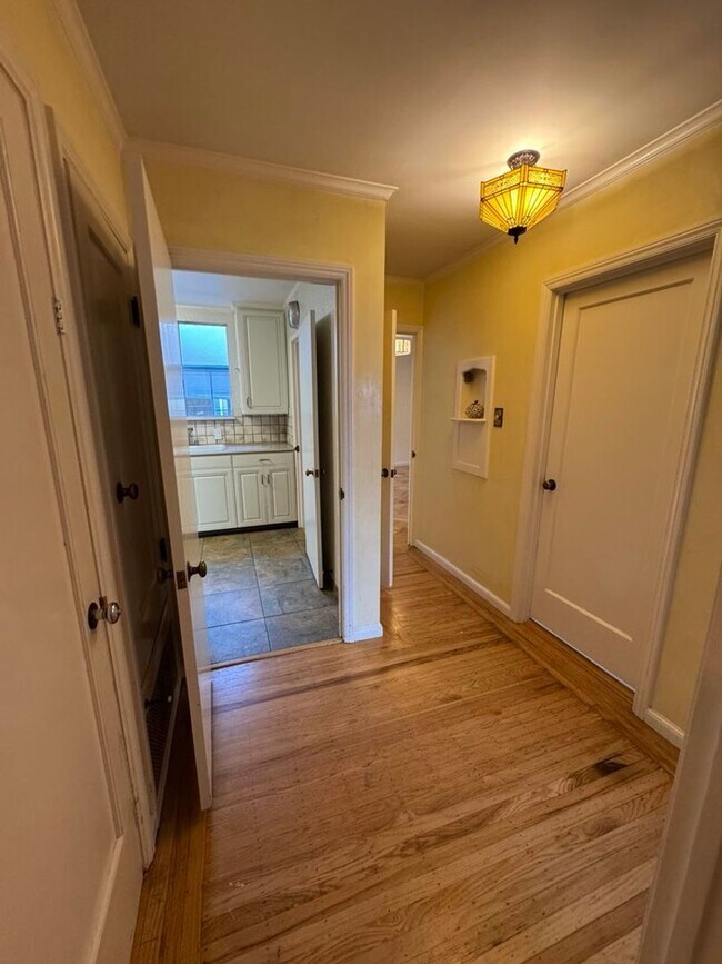 Building Photo - Elegant Geneva Heights Family Home