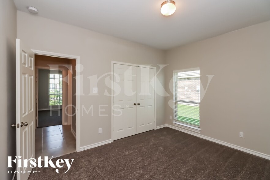 Building Photo - 6211 Kolle Dr