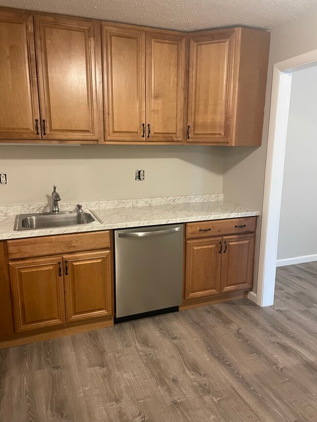 Building Photo - 85 Old Town Rd