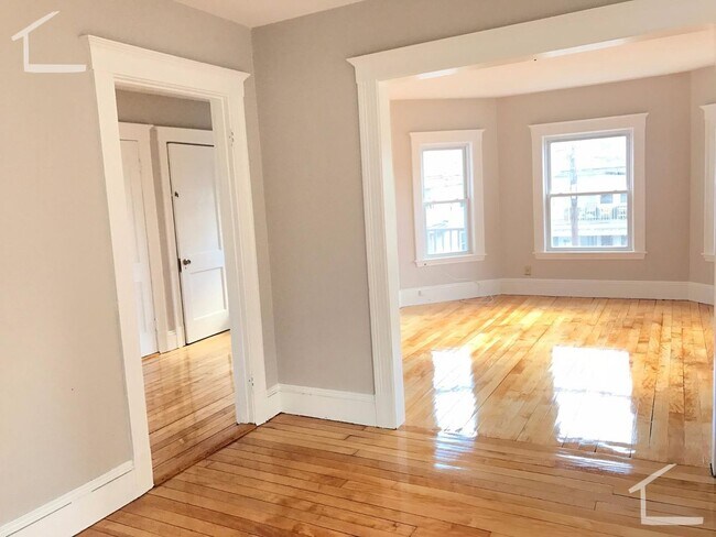 Building Photo - 128 Brooks St