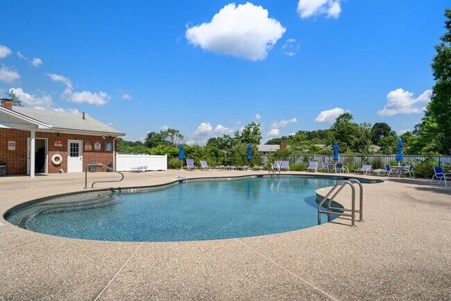 Building Photo - 47 Bayberry Dr