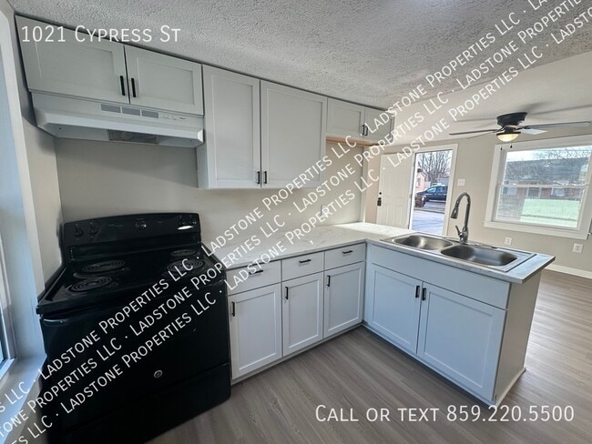 Building Photo - 1021 Cypress St