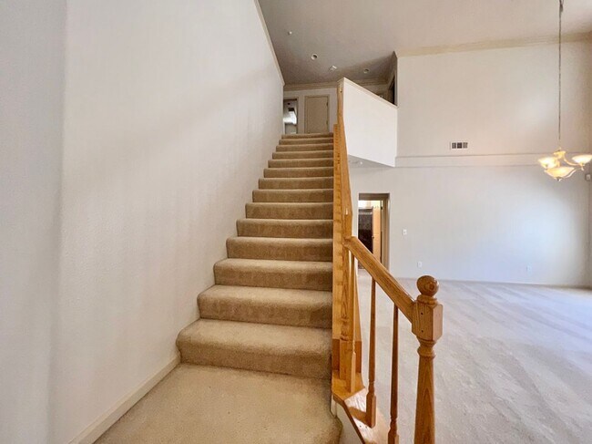 Building Photo - Spacious Four Bedroom Napa Home