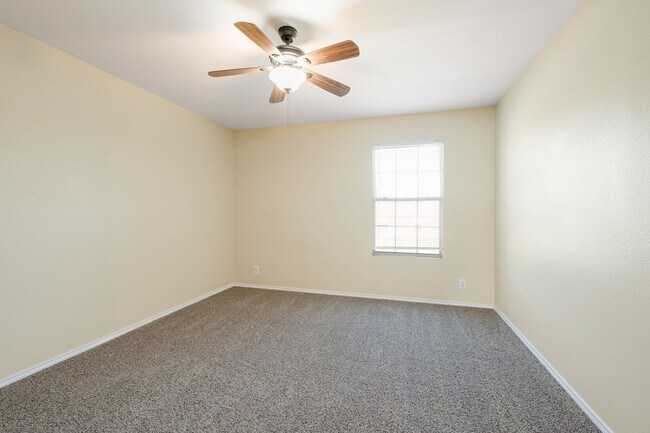 Building Photo - Great Neighborhood in Boerne- 4 Bedroom/ 2...
