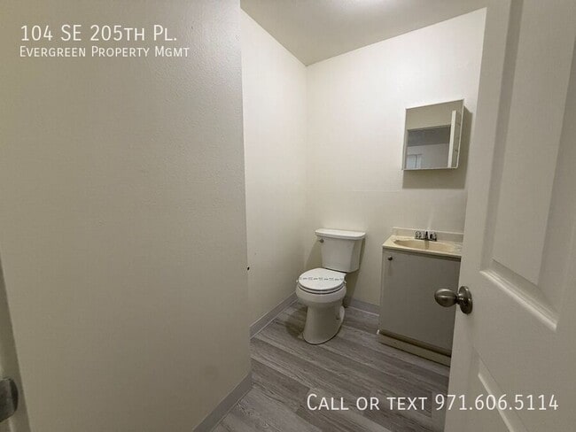 Building Photo - 104 SE 205th Pl