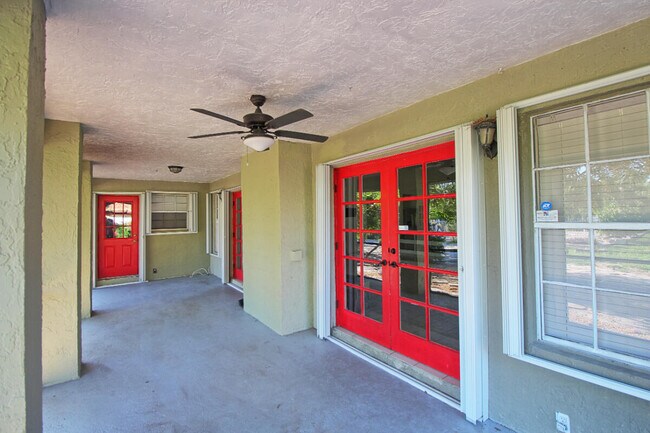 Building Photo - 10690 Barn Rd