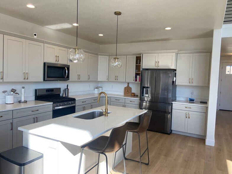 Building Photo - 1307 W Quailhill Rd