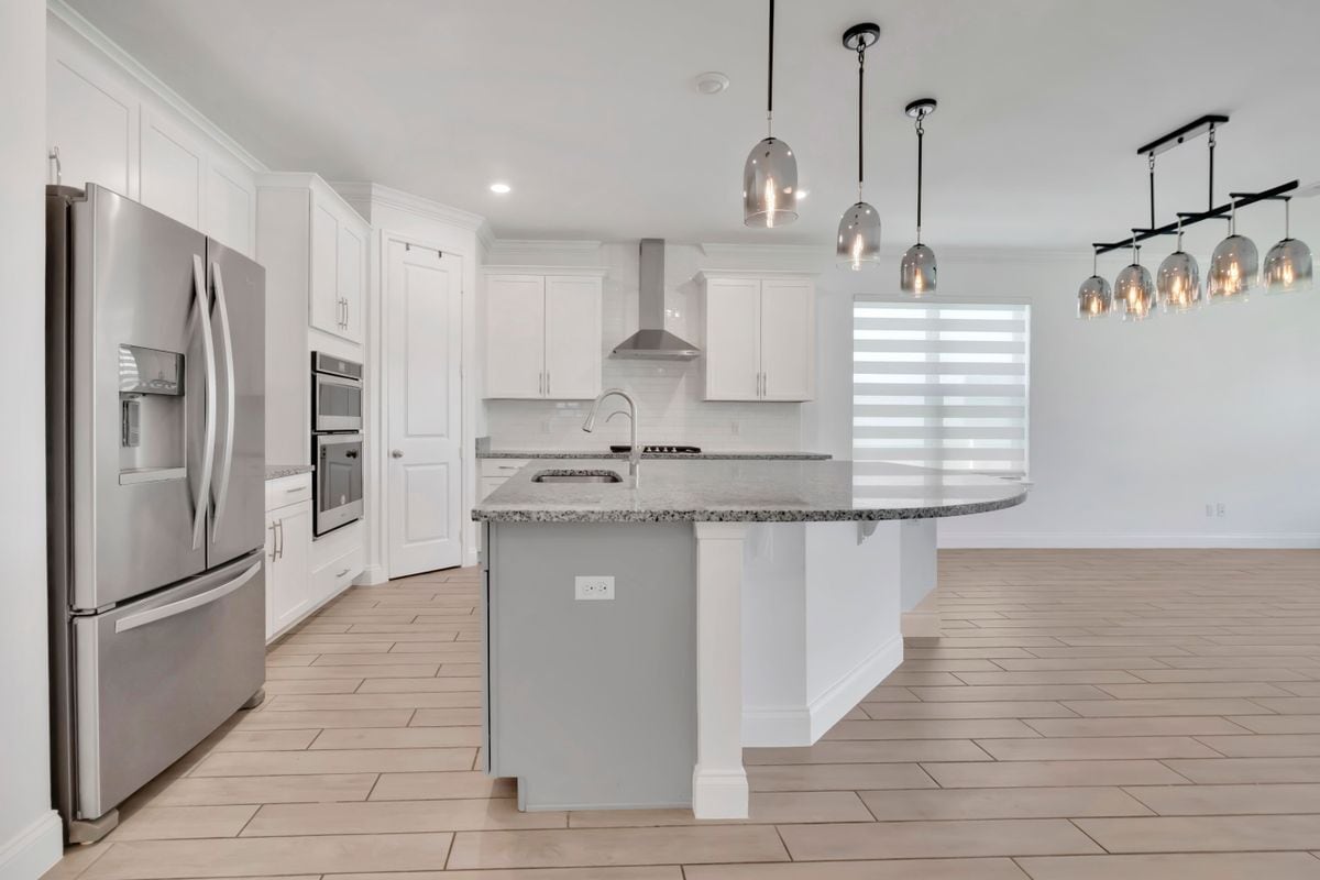 Building Photo - 8318 Vivaro Isle Way