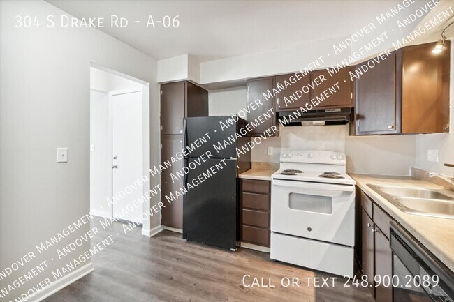 Building Photo - 304 S Drake Rd
