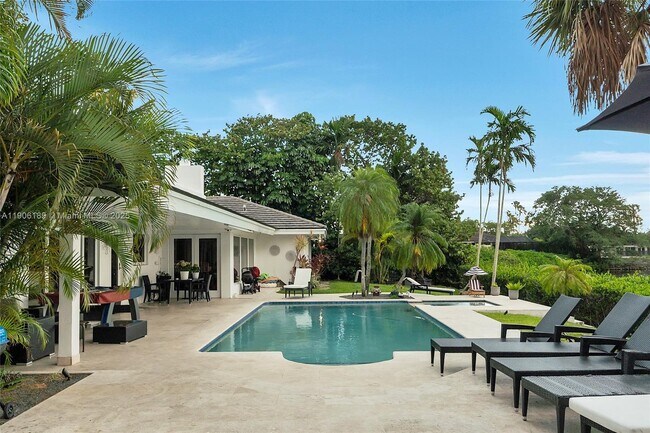 Building Photo - 415 Rovino Ave