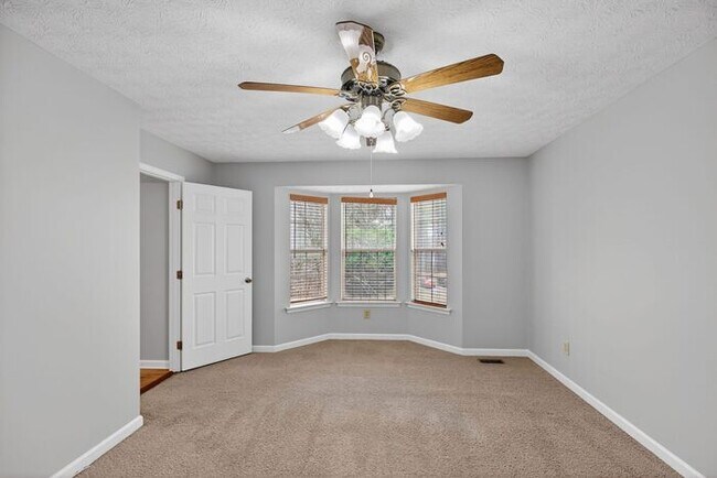 Building Photo - 3 bedroom Ranch with partially finished basement