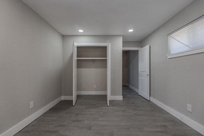 Building Photo - 2127 Strawberry Rd