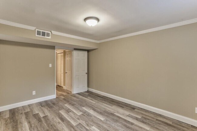 Building Photo - 91 Rumson Rd NE