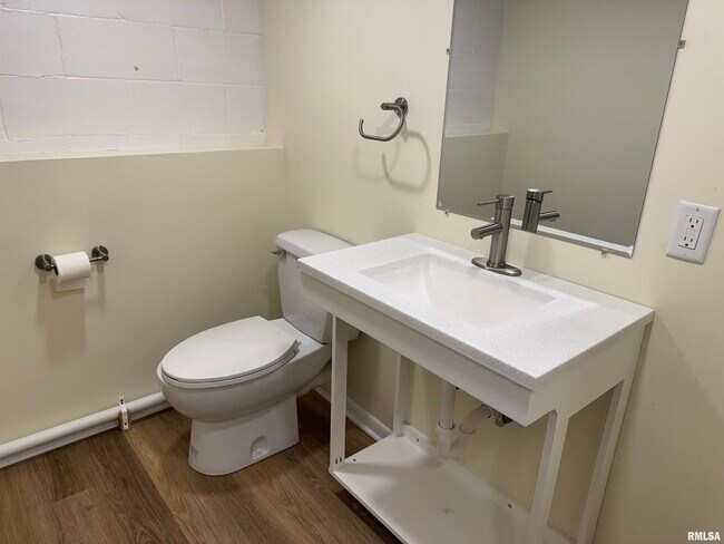 Building Photo - 3319 N Marquette St