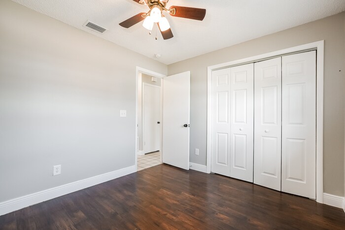 Building Photo - 1025 Ireland Dr