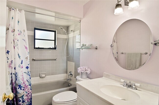 Building Photo - 4531 SW 14th Pl