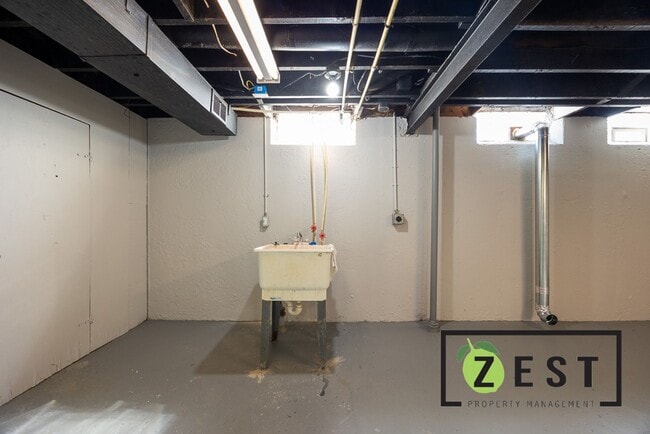 Building Photo - 3 BD 1 BA HOME AVAILABLE NOW! 1,300 Monthly