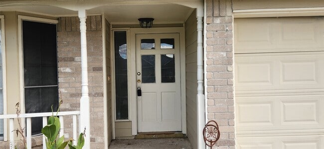 Building Photo - 15334 Oak Terrace Dr