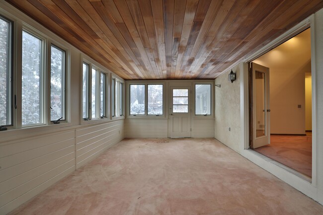 Building Photo - 453 Buckhorn Ct