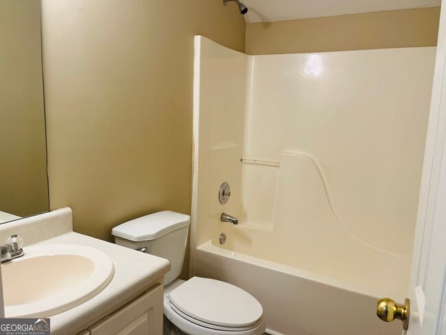 Building Photo - 129 Lost Lake Dr