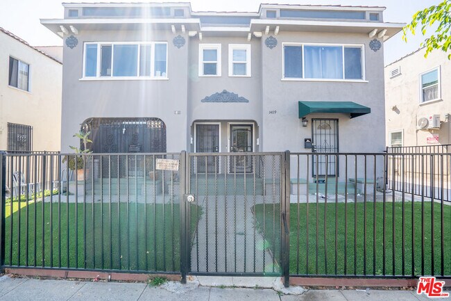 Building Photo - 1409 Bronson Ave