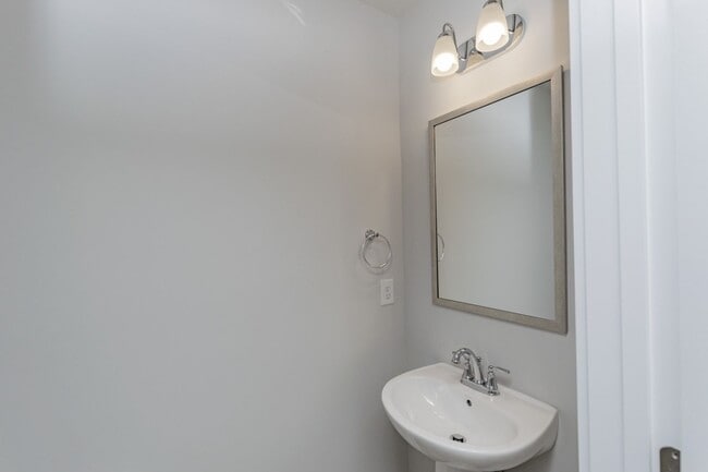 Building Photo - Monte Vista Townhomes