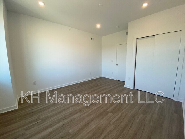 Building Photo - 976 N 45th St