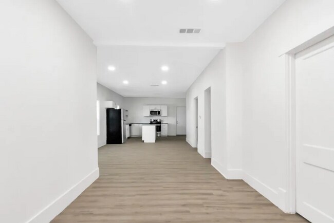 Building Photo - 2105 Walnut St