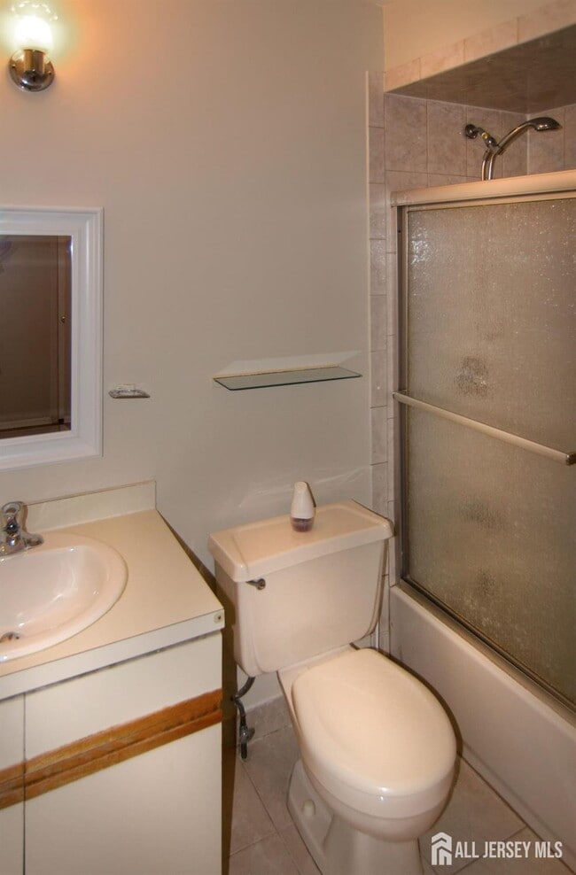 Building Photo - 202 Hidden Village Dr