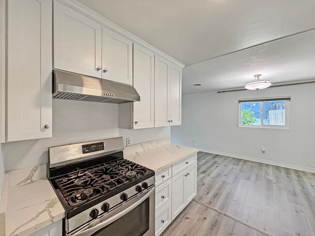 Building Photo - Beautiful 4BD/3BA House Near SDSU w/ W/D, ...